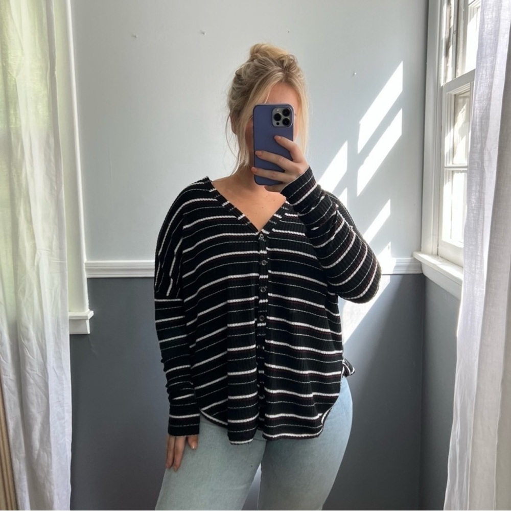 𝅺Urban Outfitters Thermal Striped Small